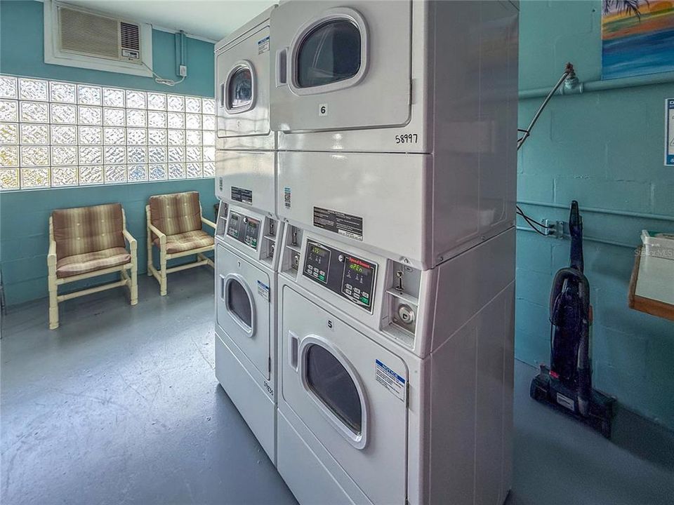 На продажу: $98,900 (2 спален, 2 ванн, 864 Квадратных фут)