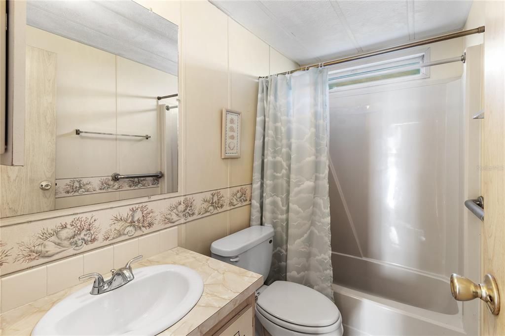 На продажу: $98,900 (2 спален, 2 ванн, 864 Квадратных фут)