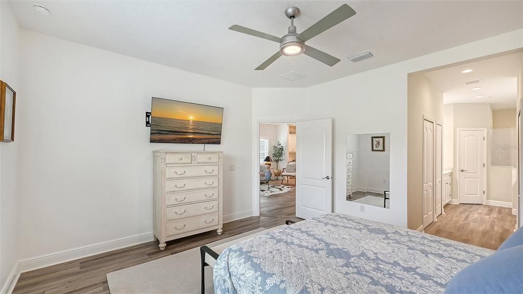 For Sale: $465,000 (2 beds, 2 baths, 1617 Square Feet)
