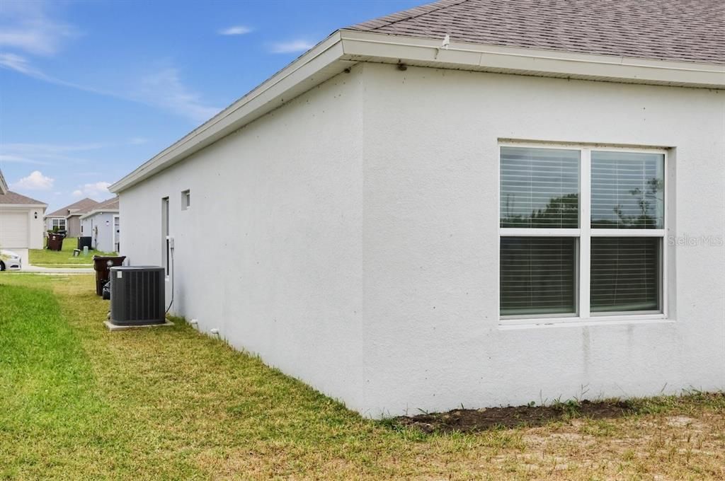 En Venta: $300,000 (4 camas, 2 baños, 1959 Pies cuadrados)