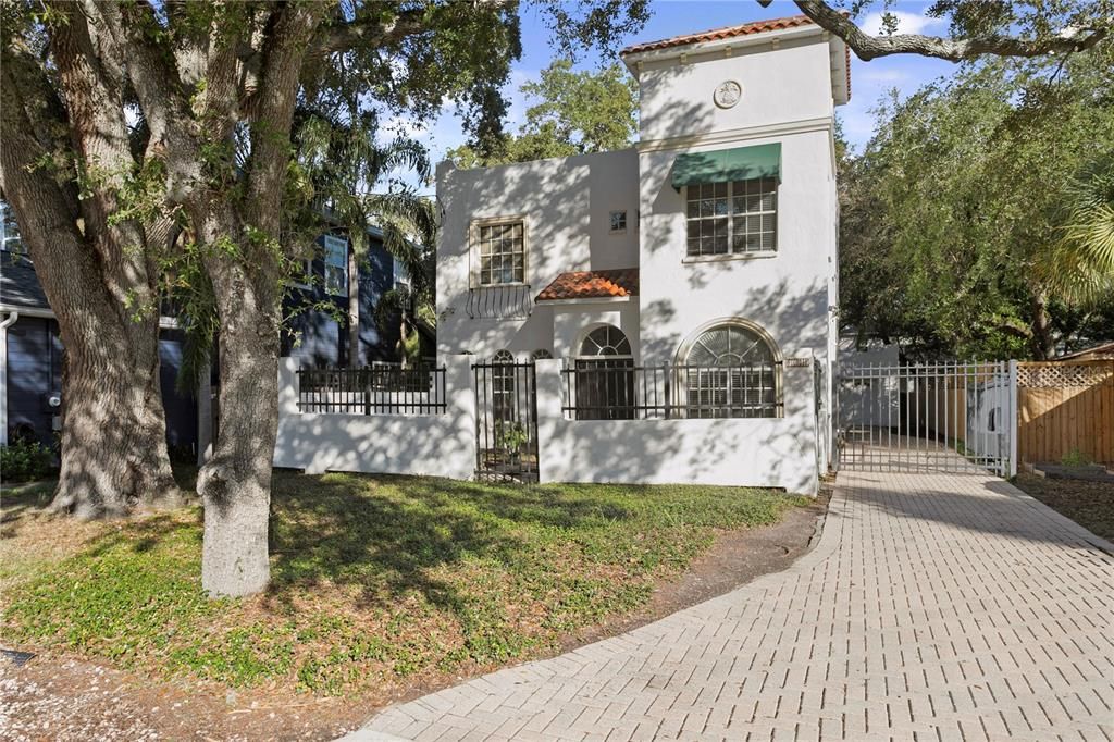 Active With Contract: $879,000 (4 beds, 3 baths, 2128 Square Feet)