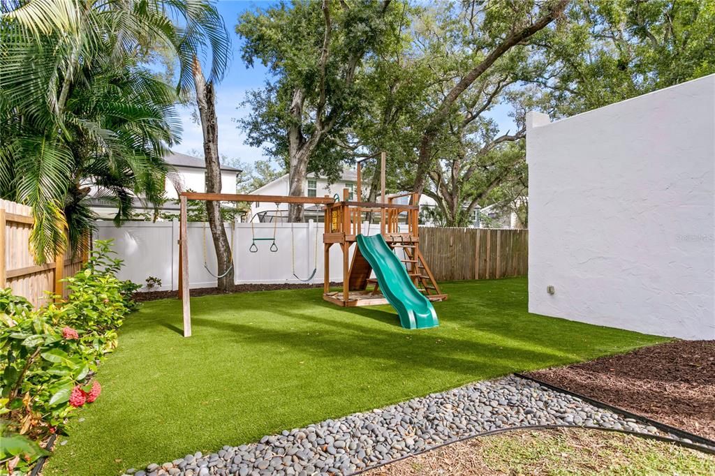 Active With Contract: $879,000 (4 beds, 3 baths, 2128 Square Feet)