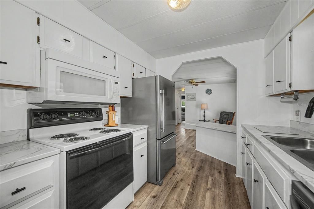 For Sale: $144,900 (2 beds, 2 baths, 1234 Square Feet)