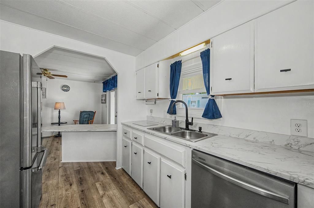 For Sale: $144,900 (2 beds, 2 baths, 1234 Square Feet)