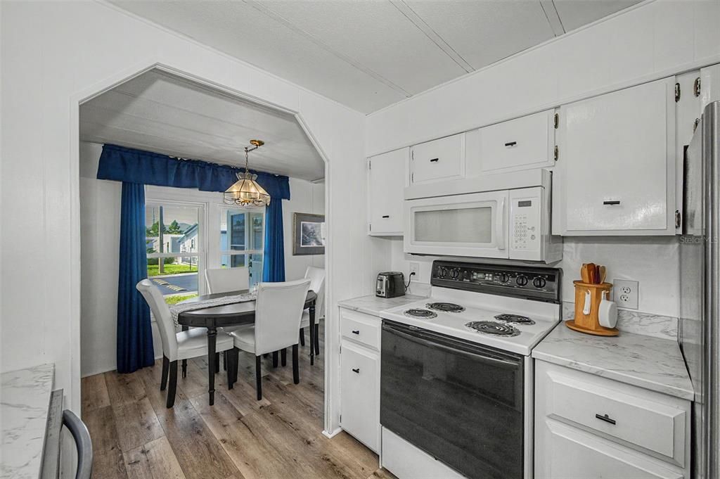 For Sale: $144,900 (2 beds, 2 baths, 1234 Square Feet)