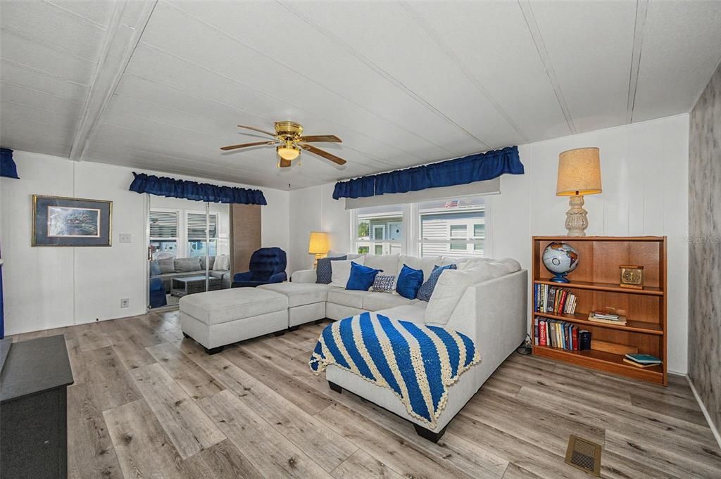For Sale: $144,900 (2 beds, 2 baths, 1234 Square Feet)
