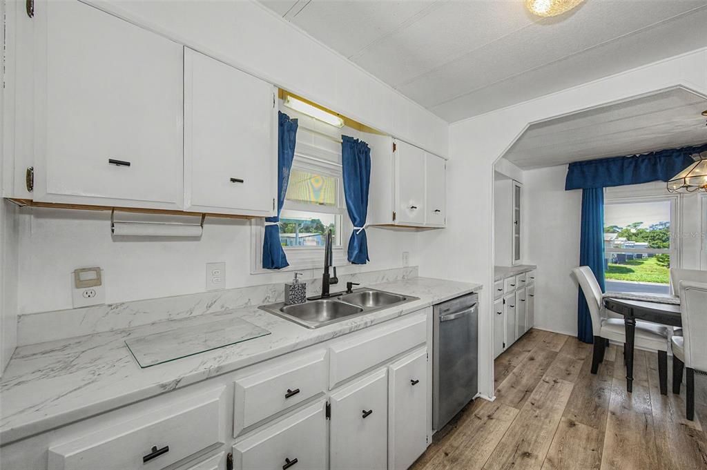 For Sale: $144,900 (2 beds, 2 baths, 1234 Square Feet)