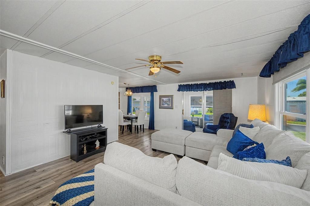 For Sale: $144,900 (2 beds, 2 baths, 1234 Square Feet)