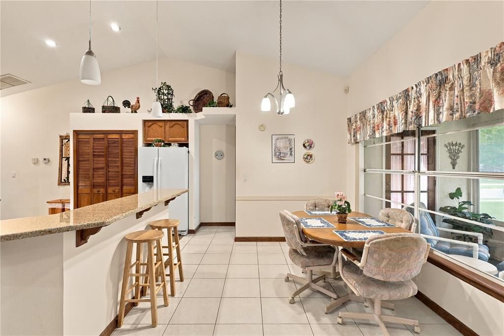 En Venta: $560,000 (3 camas, 2 baños, 2304 Pies cuadrados)