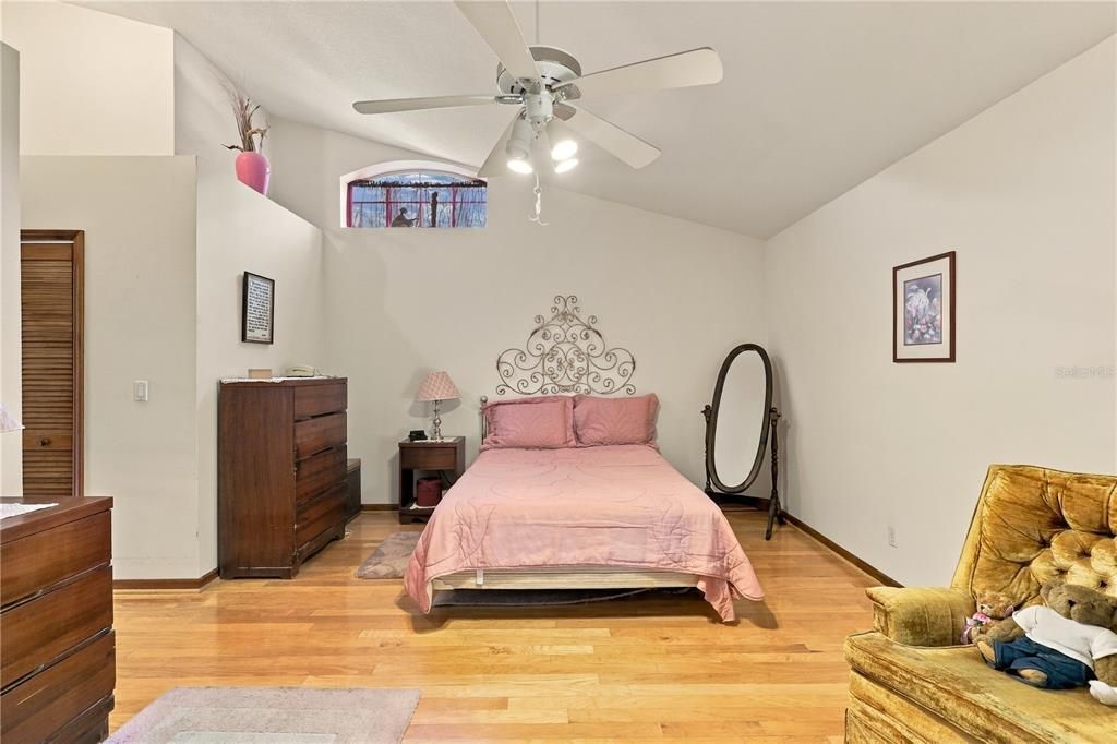 En Venta: $560,000 (3 camas, 2 baños, 2304 Pies cuadrados)