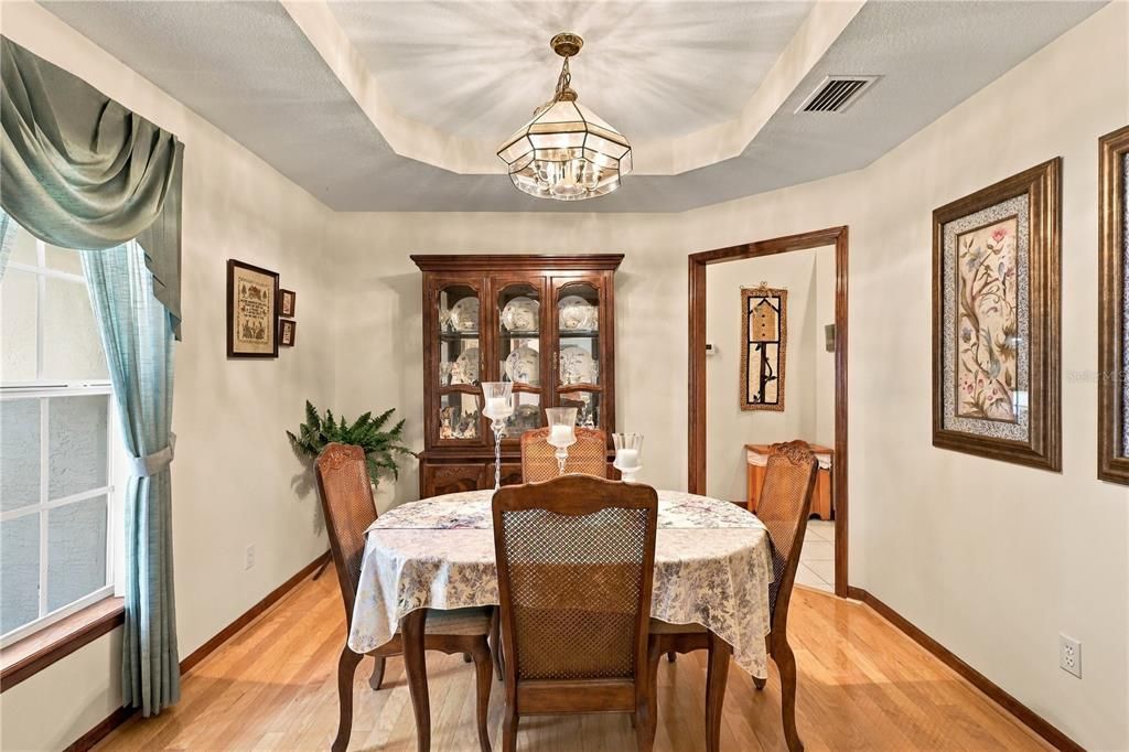 En Venta: $560,000 (3 camas, 2 baños, 2304 Pies cuadrados)
