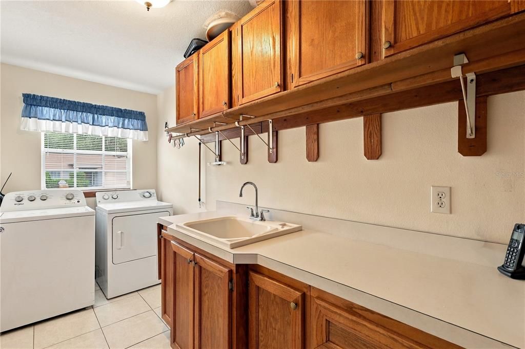 En Venta: $560,000 (3 camas, 2 baños, 2304 Pies cuadrados)