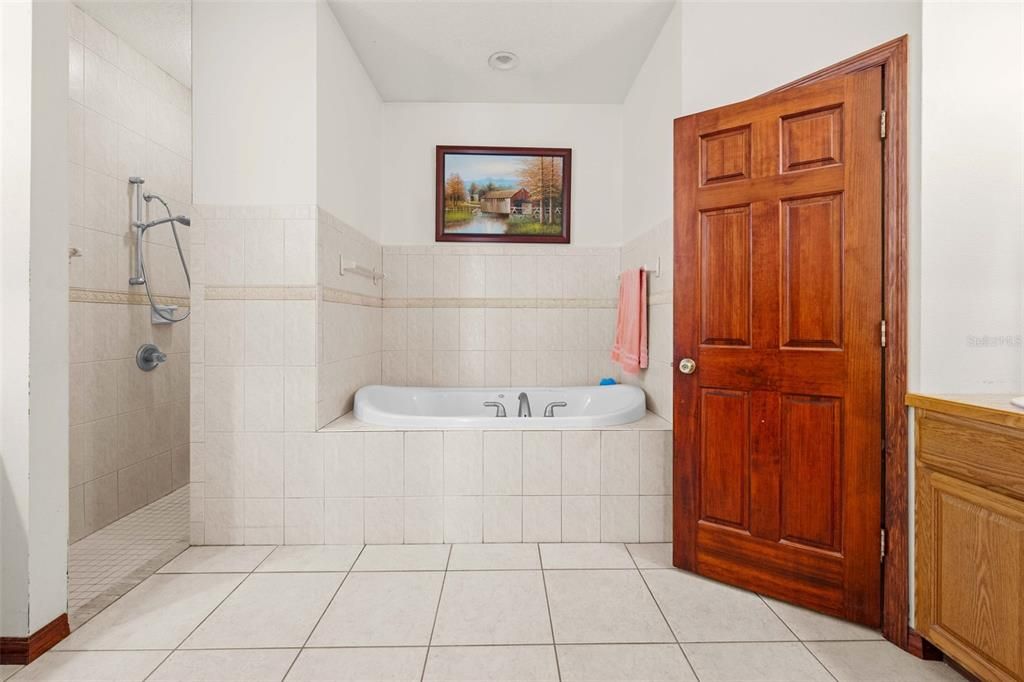 На продажу: $439,900 (3 спален, 2 ванн, 2532 Квадратных фут)