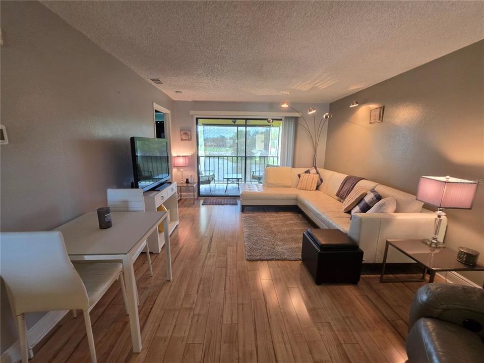 В аренду: $2,400 (2 спален, 2 ванн, 910 Квадратных фут)