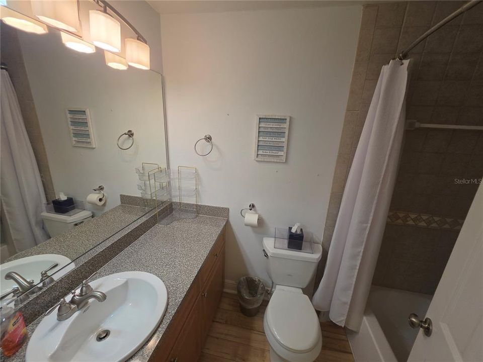 В аренду: $2,400 (2 спален, 2 ванн, 910 Квадратных фут)