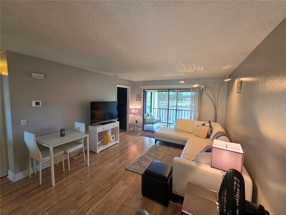 В аренду: $2,400 (2 спален, 2 ванн, 910 Квадратных фут)