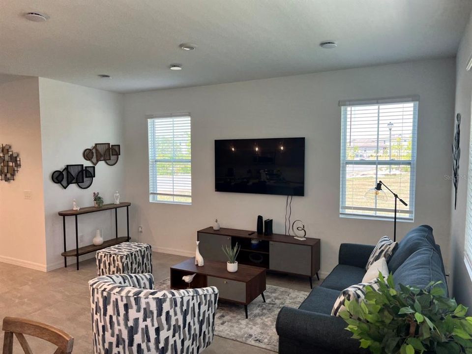 For Rent: $2,400 (3 beds, 2 baths, 1653 Square Feet)