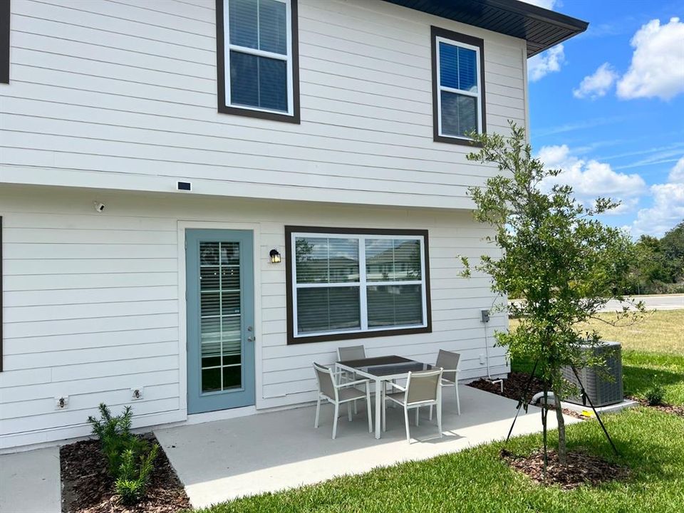 For Rent: $2,400 (3 beds, 2 baths, 1653 Square Feet)