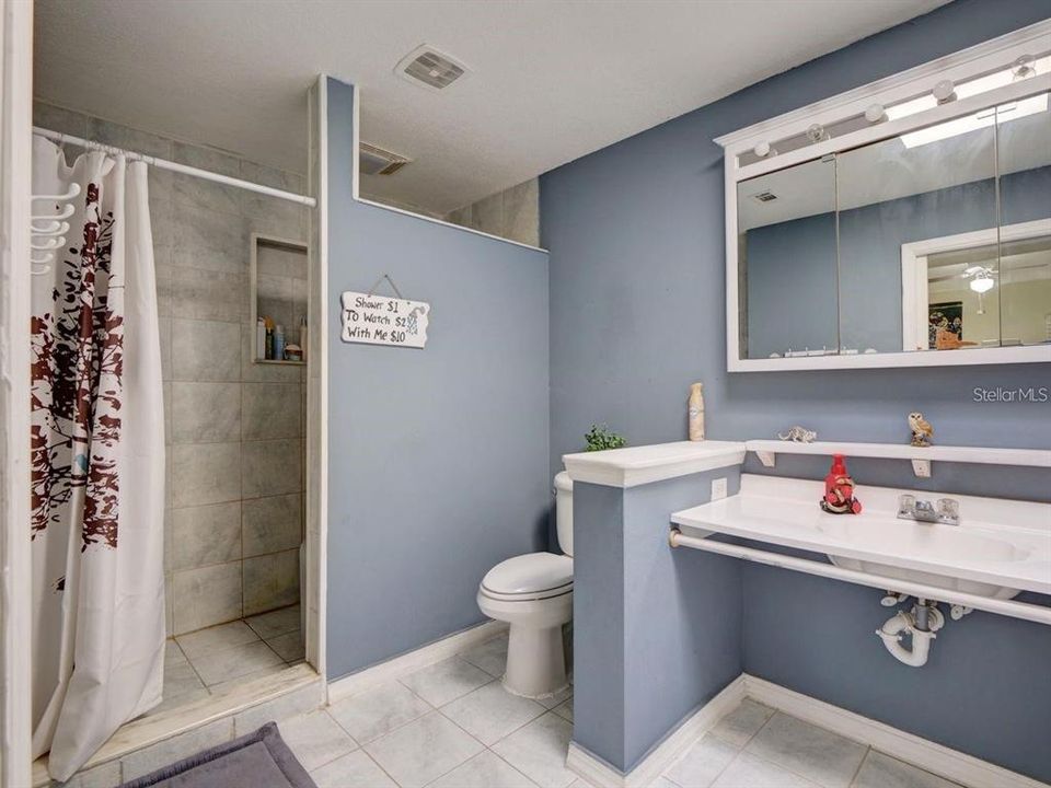На продажу: $359,900 (4 спален, 3 ванн, 1892 Квадратных фут)