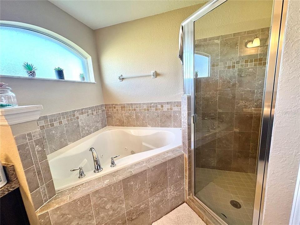 For Sale: $285,000 (3 beds, 2 baths, 1549 Square Feet)