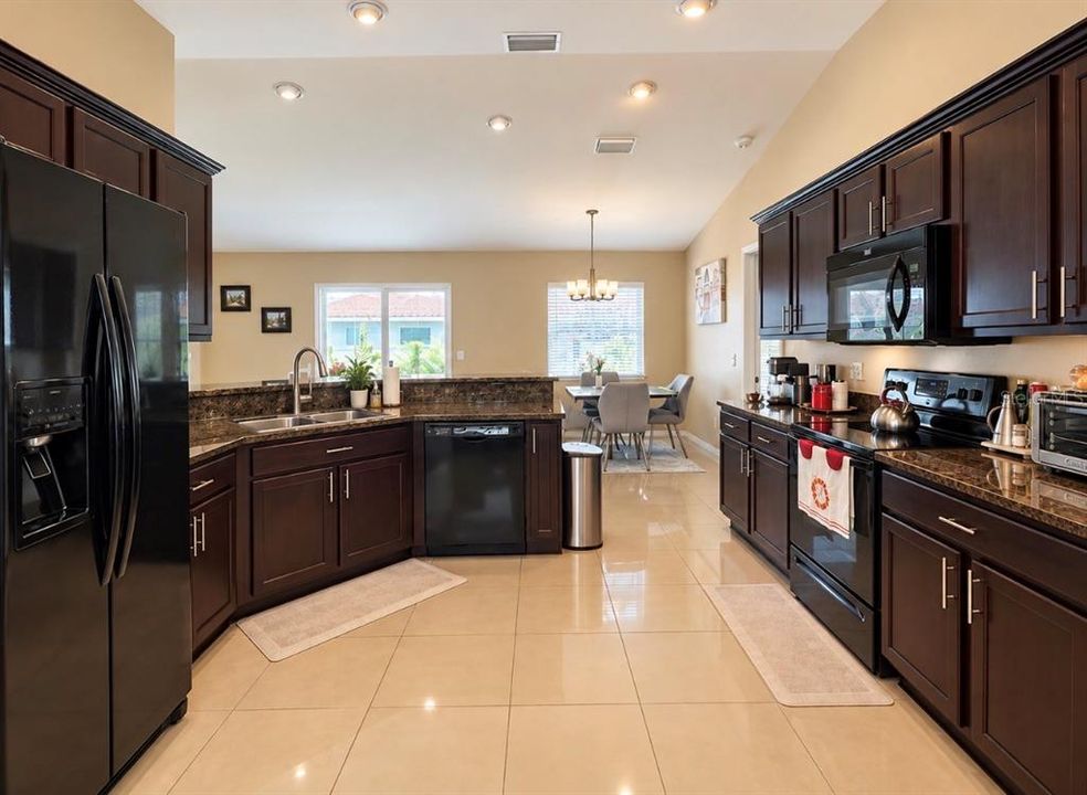 For Sale: $285,000 (3 beds, 2 baths, 1549 Square Feet)