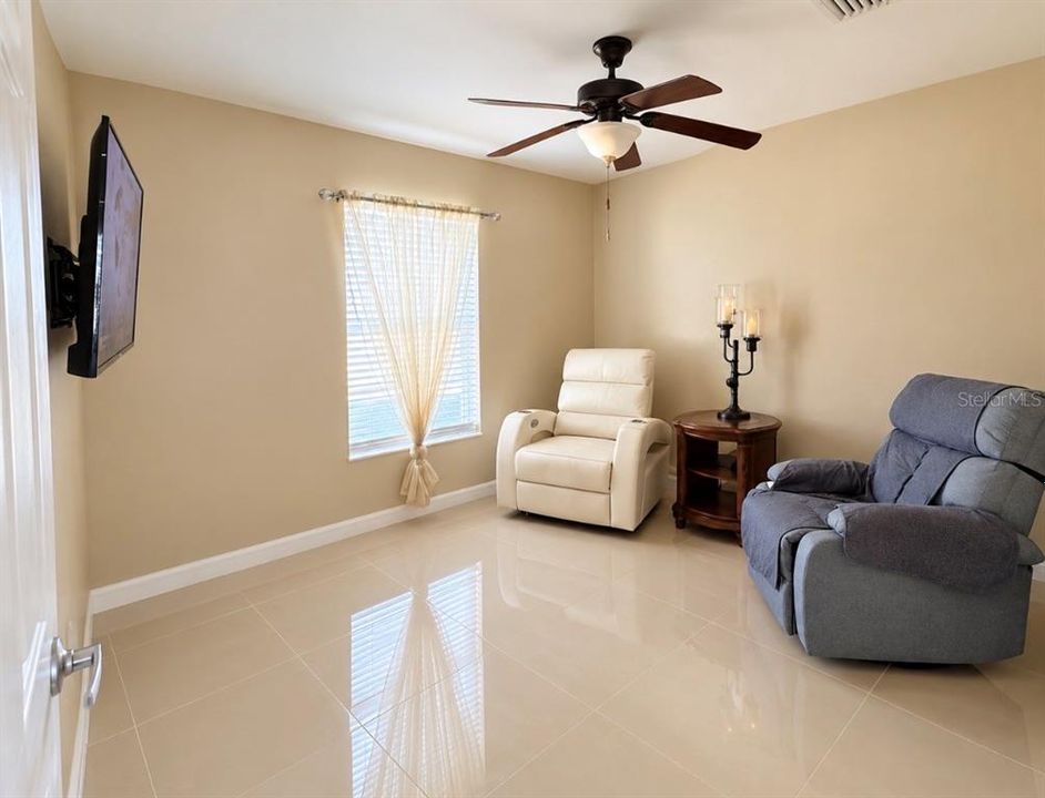 For Sale: $285,000 (3 beds, 2 baths, 1549 Square Feet)