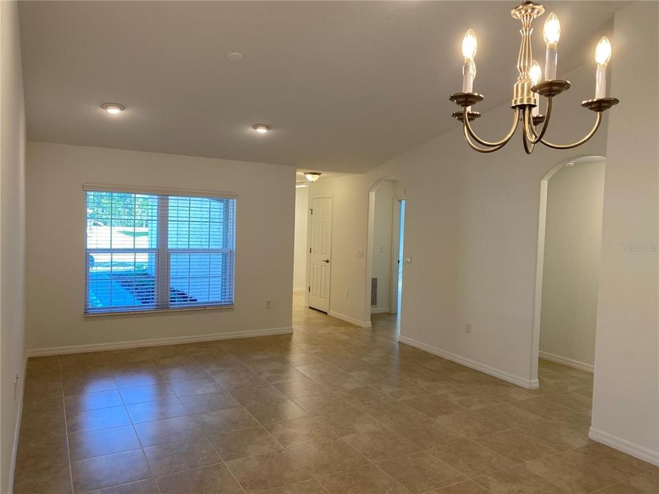 For Rent: $1,750 (4 beds, 2 baths, 1524 Square Feet)