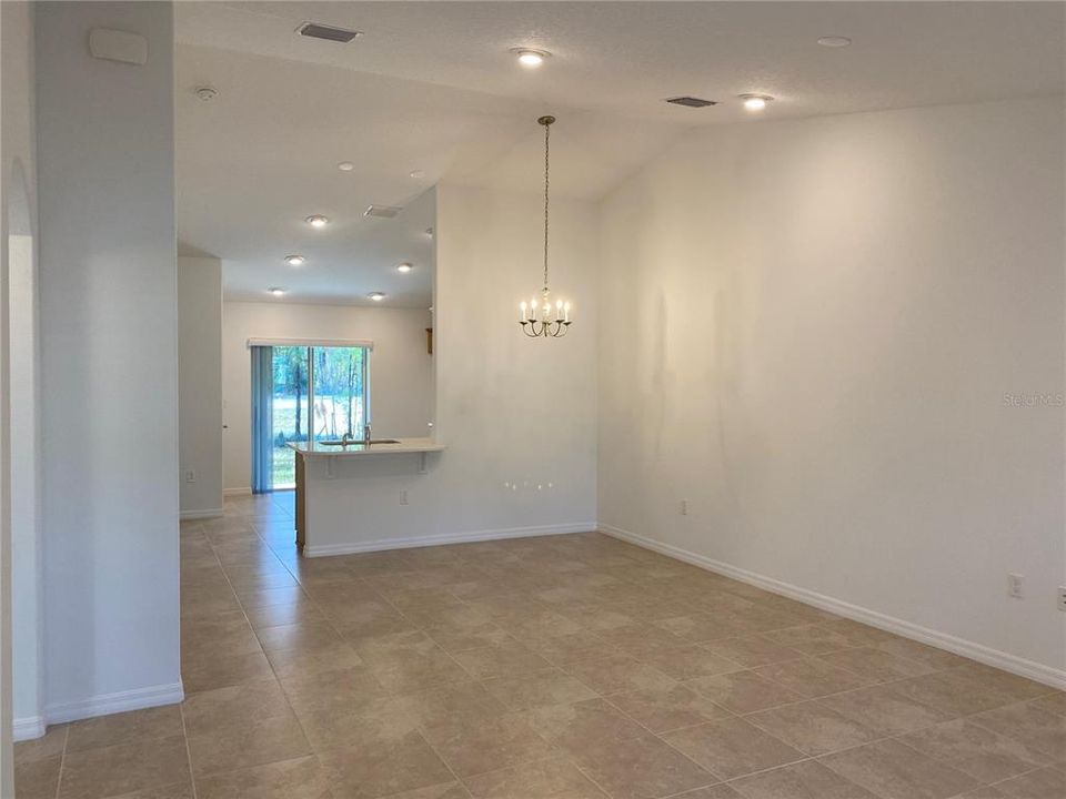 For Rent: $1,750 (4 beds, 2 baths, 1524 Square Feet)