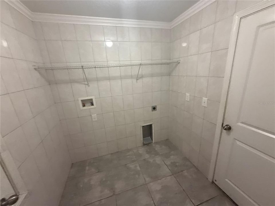 На продажу: $284,900 (4 спален, 2 ванн, 1939 Квадратных фут)