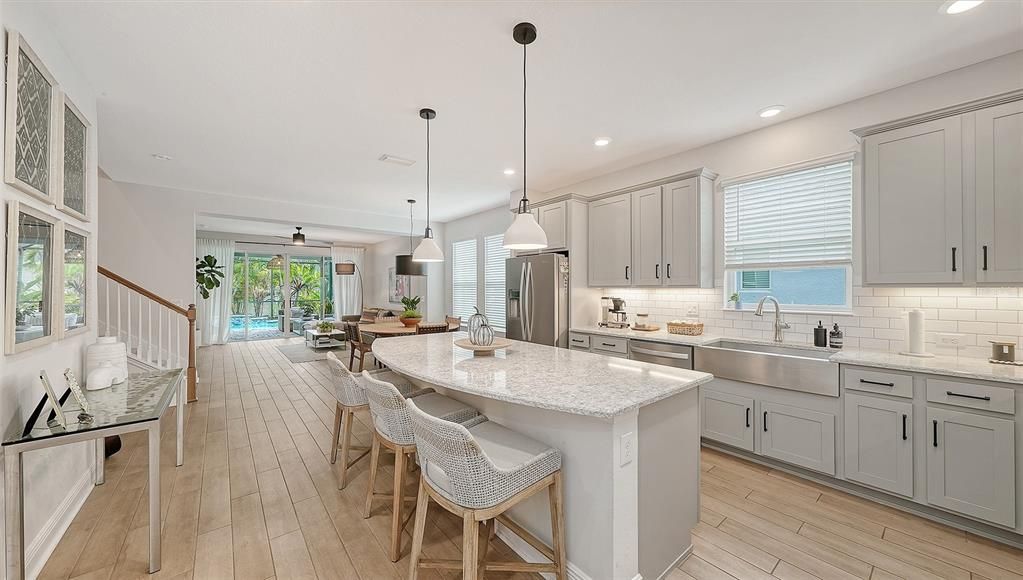 En Venta: $649,900 (3 camas, 2 baños, 2488 Pies cuadrados)