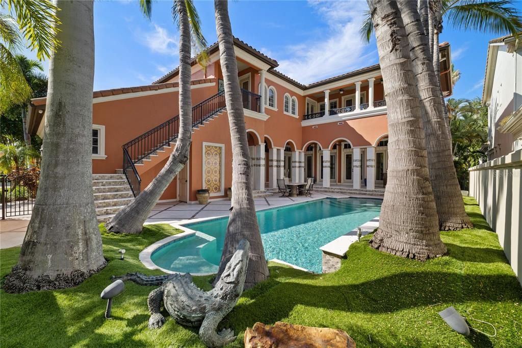 На продажу: $2,599,999 (4 спален, 5 ванн, 5083 Квадратных фут)