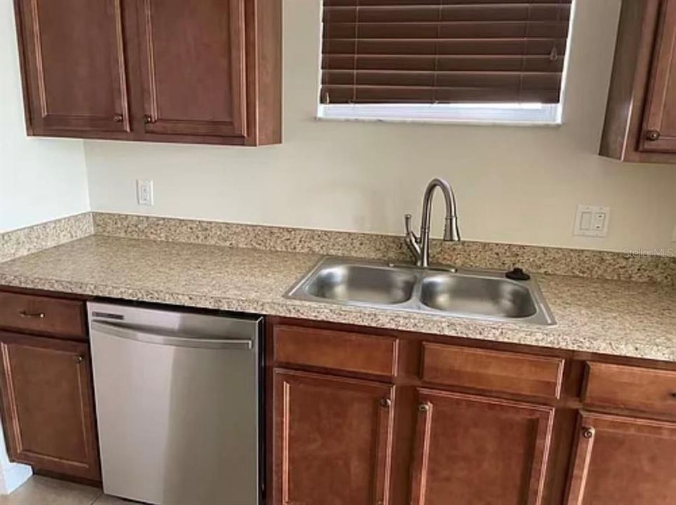 В аренду: $2,400 (3 спален, 2 ванн, 1618 Квадратных фут)