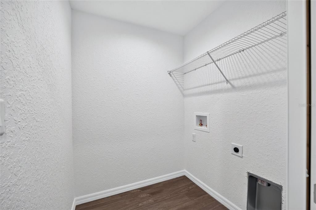 На продажу: $248,500 (3 спален, 2 ванн, 1304 Квадратных фут)