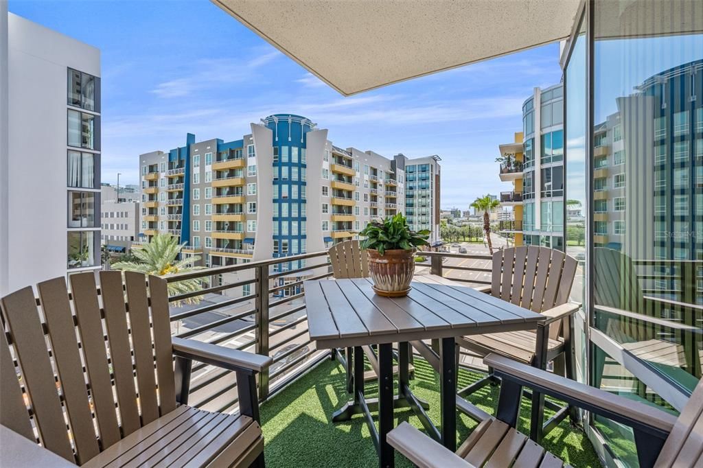 En Venta: $989,900 (2 camas, 2 baños, 2169 Pies cuadrados)