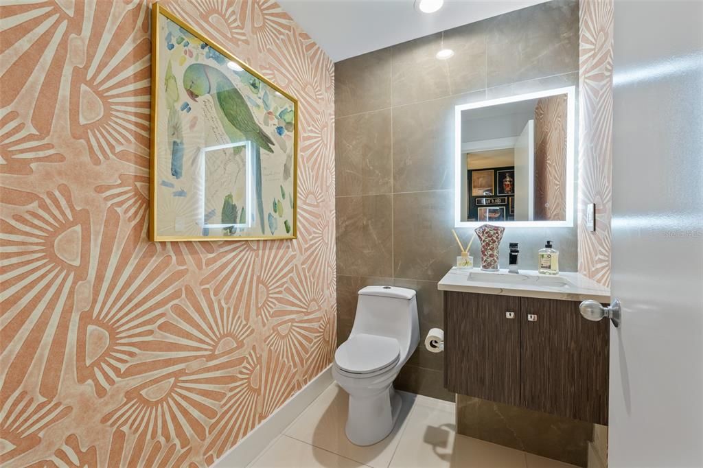 En Venta: $989,900 (2 camas, 2 baños, 2169 Pies cuadrados)