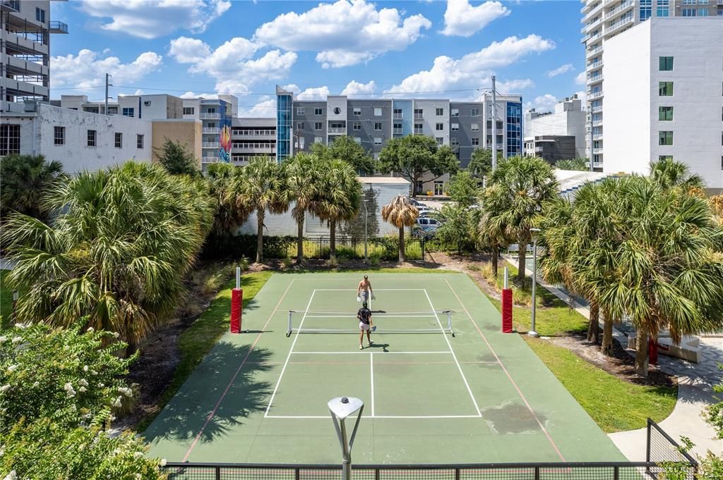 En Venta: $989,900 (2 camas, 2 baños, 2169 Pies cuadrados)
