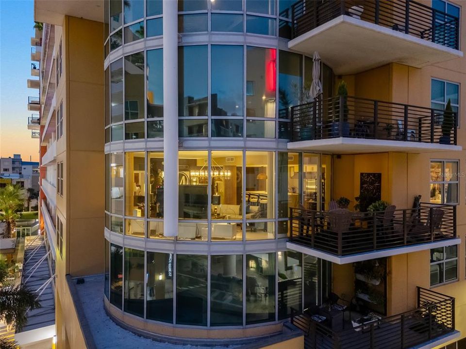 En Venta: $989,900 (2 camas, 2 baños, 2169 Pies cuadrados)