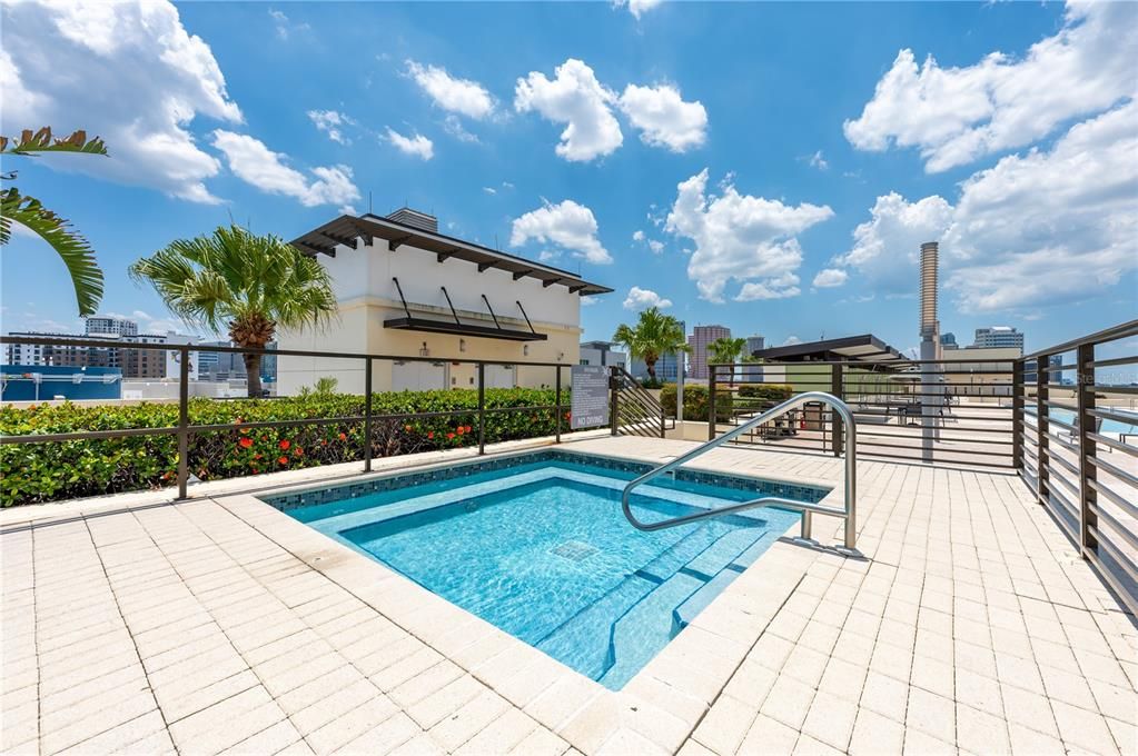 En Venta: $989,900 (2 camas, 2 baños, 2169 Pies cuadrados)