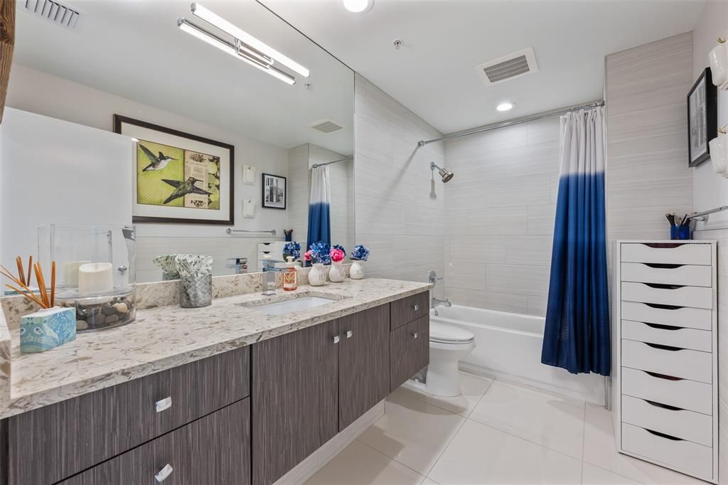 En Venta: $989,900 (2 camas, 2 baños, 2169 Pies cuadrados)