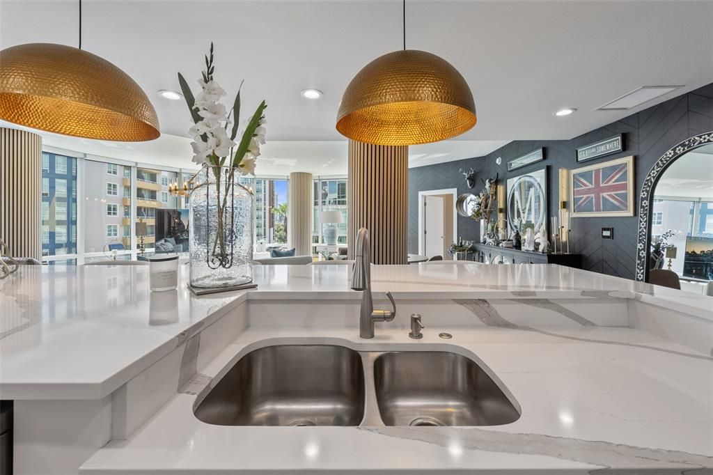En Venta: $989,900 (2 camas, 2 baños, 2169 Pies cuadrados)