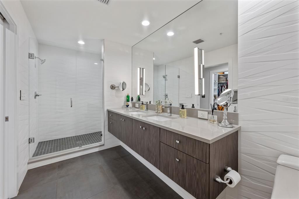 En Venta: $989,900 (2 camas, 2 baños, 2169 Pies cuadrados)
