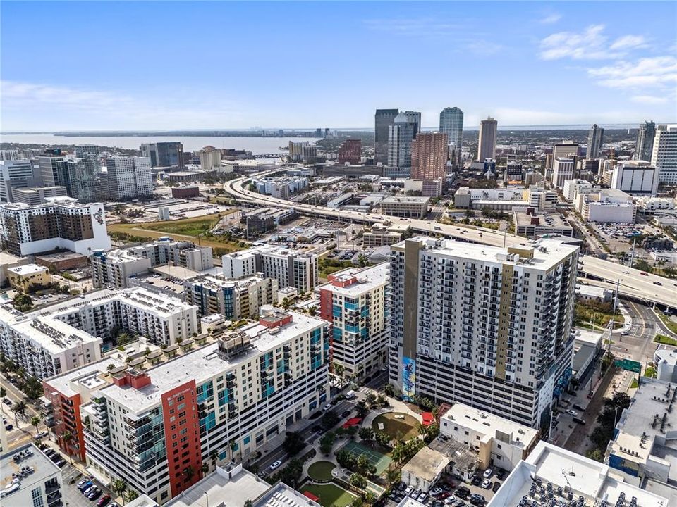 En Venta: $989,900 (2 camas, 2 baños, 2169 Pies cuadrados)