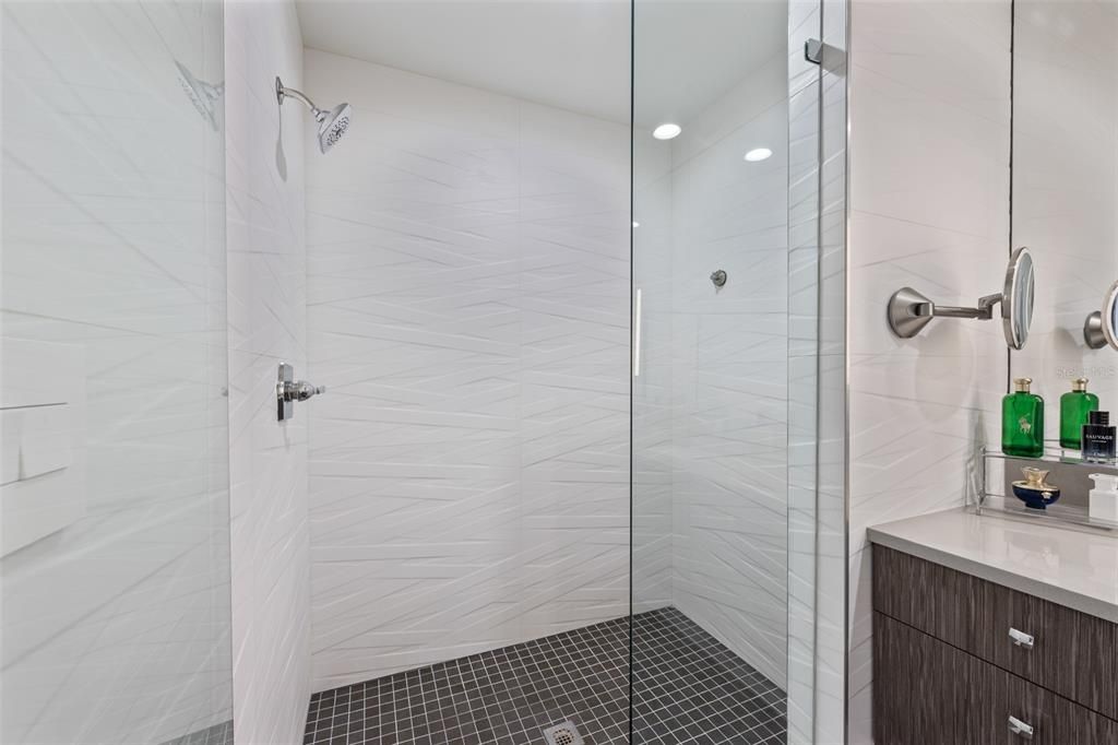 En Venta: $989,900 (2 camas, 2 baños, 2169 Pies cuadrados)