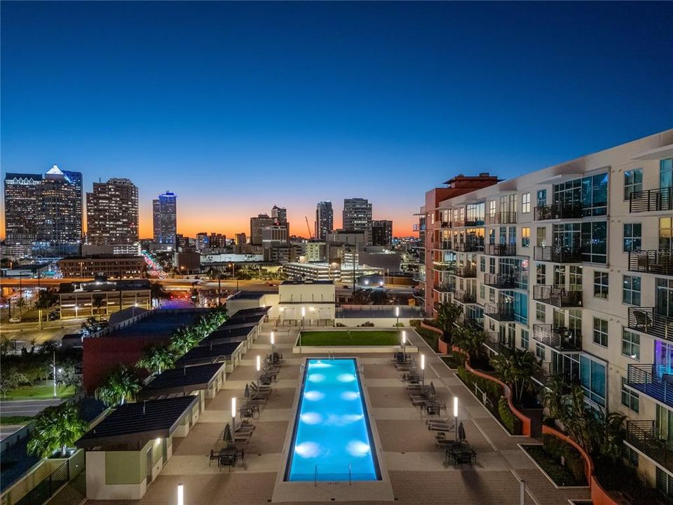 En Venta: $989,900 (2 camas, 2 baños, 2169 Pies cuadrados)