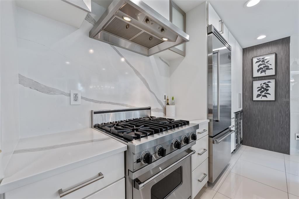 En Venta: $989,900 (2 camas, 2 baños, 2169 Pies cuadrados)