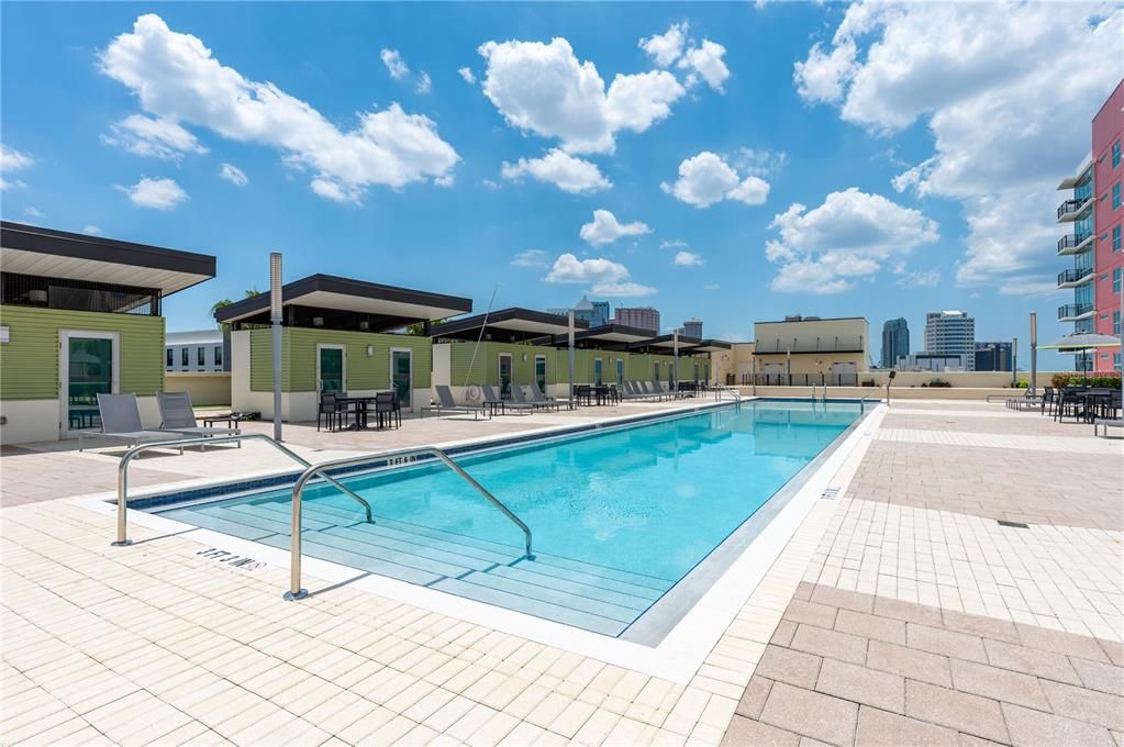 En Venta: $989,900 (2 camas, 2 baños, 2169 Pies cuadrados)