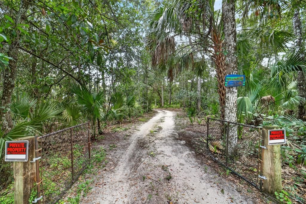 На продажу: $199,900 (9.03 acres)