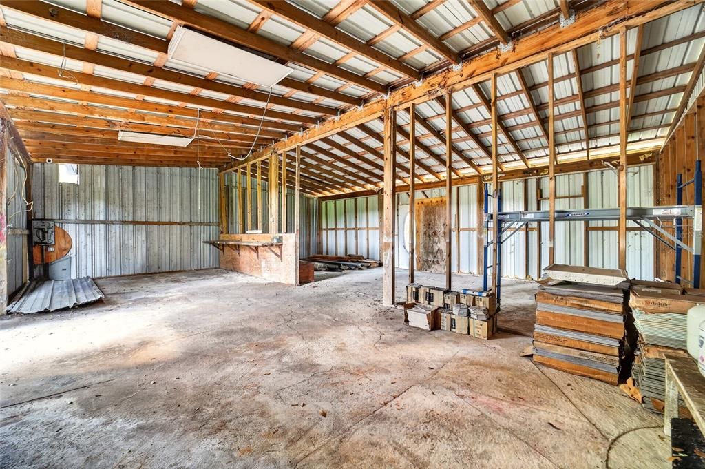 На продажу: $199,900 (9.03 acres)