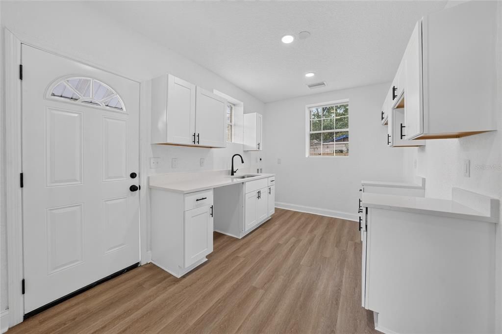 En Venta: $355,000 (3 camas, 1 baños, 728 Pies cuadrados)