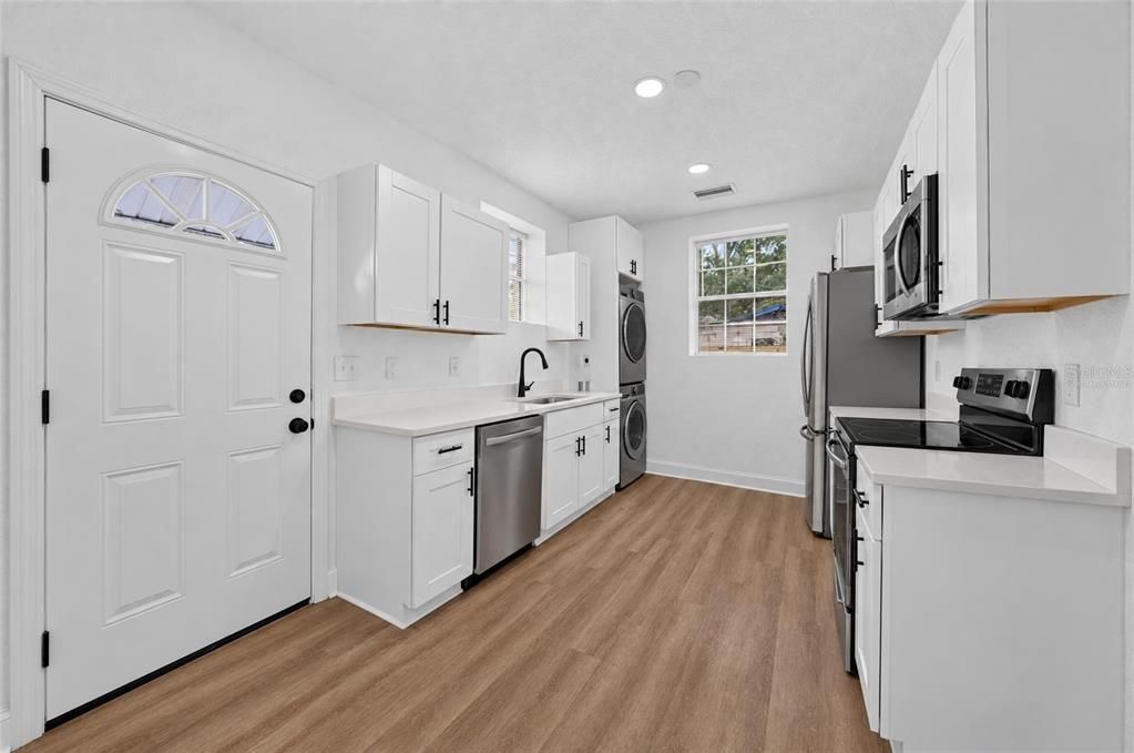 En Venta: $355,000 (3 camas, 1 baños, 728 Pies cuadrados)